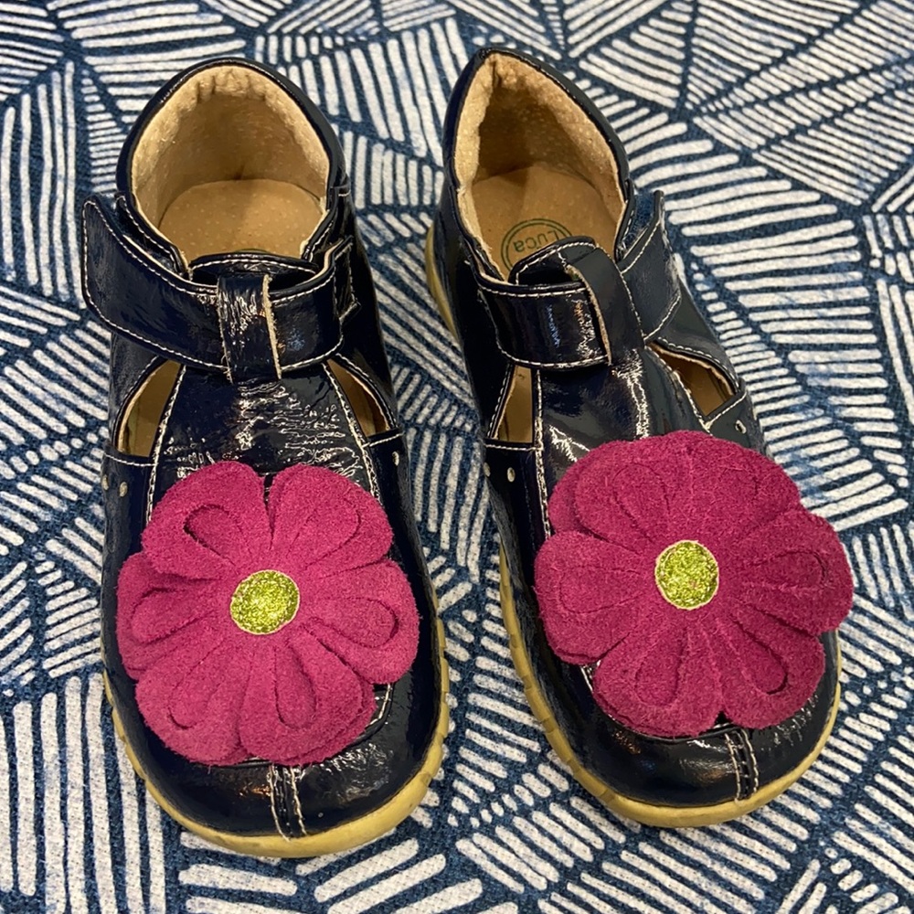 Livie & Luca sz 11 Navy Patent Leather Flower Mary Janes